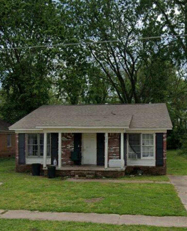 Photo - 703 Cecelia Ave