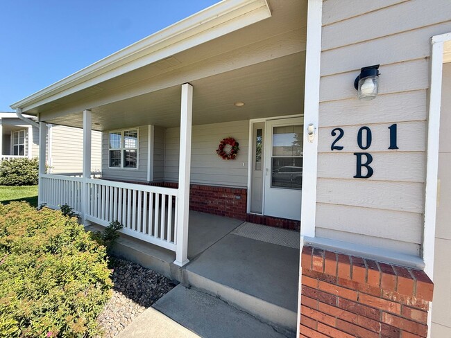 201 Manor Ct