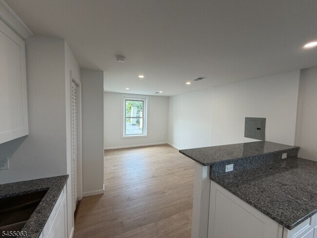 56 W Somerset St Unidad 4