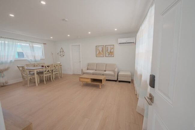 Photo - 312 Elm St Unit SI ID1547735P