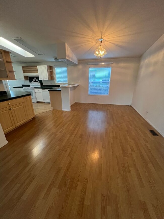 Photo - Beautiful 3 bedroom 2 bath home with a large carport in Bandon, OR.