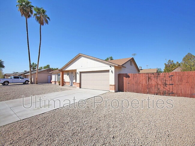 Building Photo - 4720 W Dahlia Dr