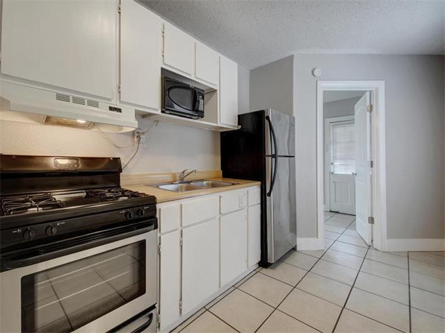 Building Photo - Updated Condo Near UT! Unit B