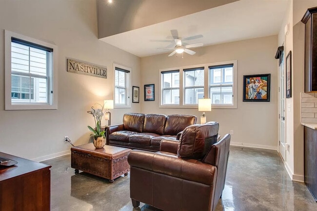 Photo - 1008 Treaty Oaks Dr