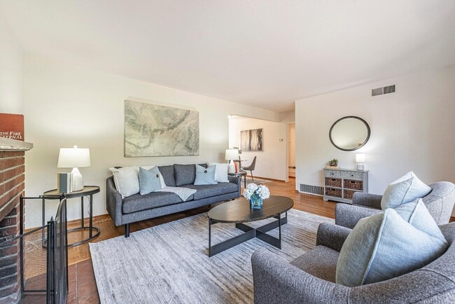 Photo - 1994 Menalto Ave