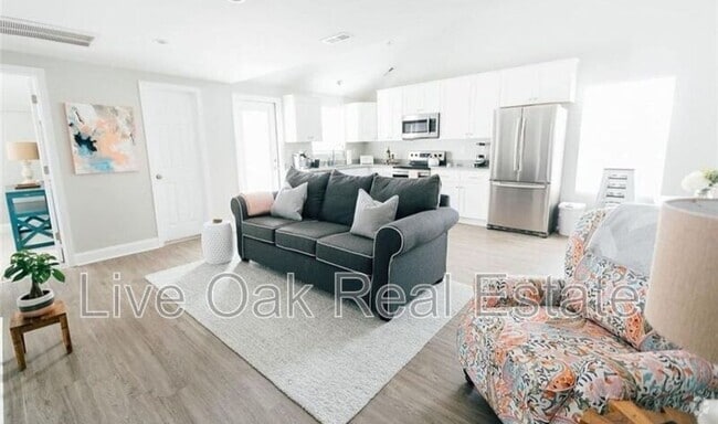 Building Photo - 402 33rd St Rental