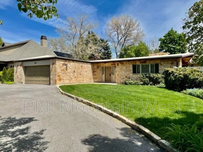 Photo - 3611 Wellington St Casa