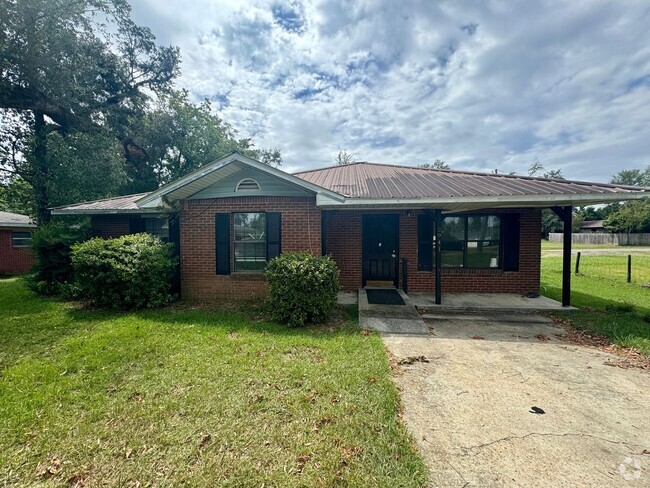 Building Photo - 3 Bedroom Brick Home in Marianna