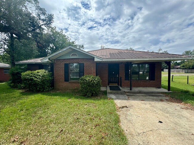 3 Bedroom Brick Home in Marianna - 3 Bedroom Brick Home in Marianna