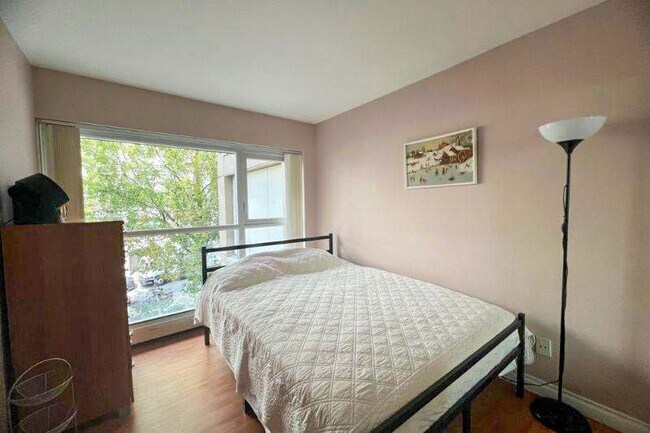 Photo - 1388 Homer St