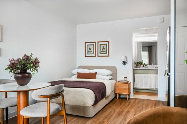 Model Apartment - Live Oak Apartments
