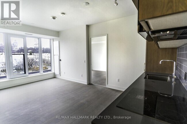 Photo - 322 Dupont St Unit 512
