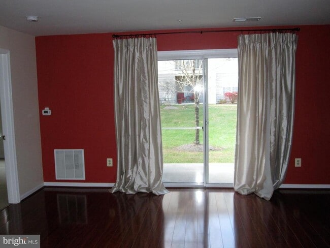 Building Photo - 9150 Gracious End Ct Unit 103