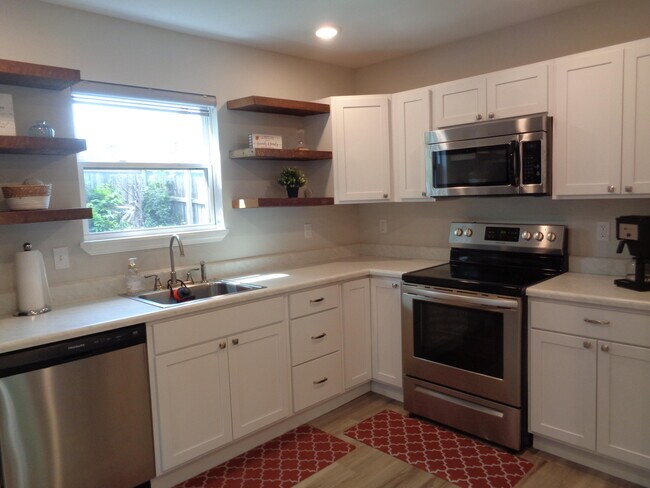 Photo - 811 N 6th St