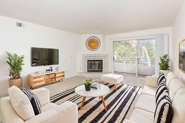 Building Photo - 4821 Bella Pacific Row Unit 210