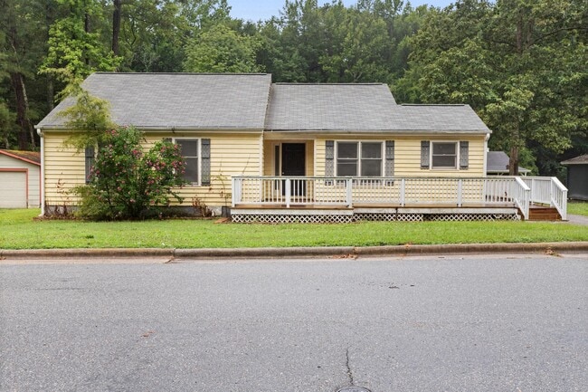Building Photo - 1301 Roundtree Dr Rental