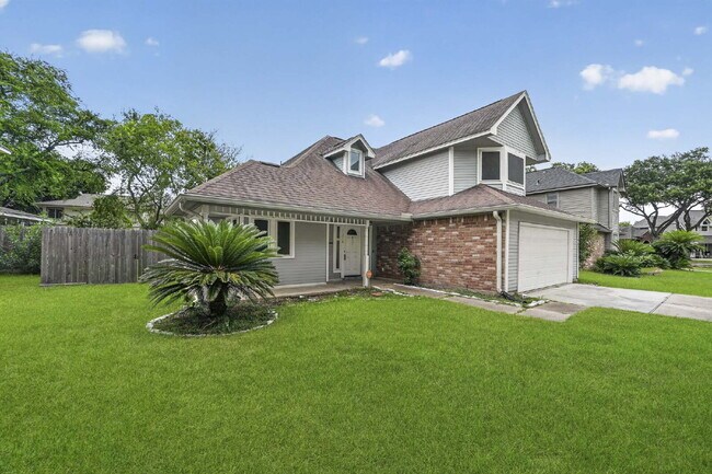 "Charming 3-Bed Oasis with Modern Touches & Granite Elegance in Houston!"