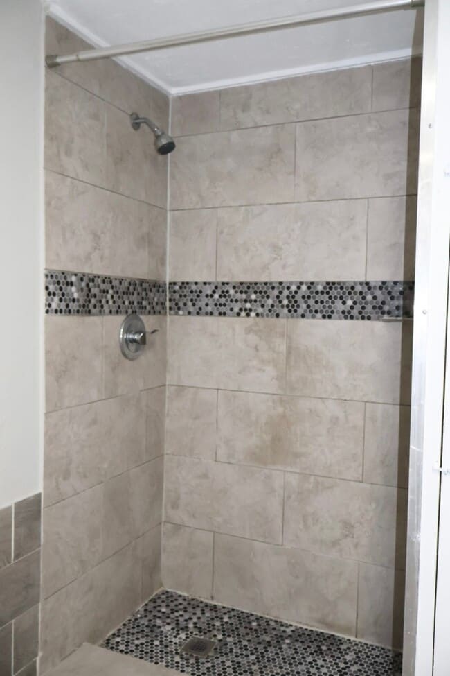 Building Photo - 7515 Bayway Dr Unit 6 Rental
