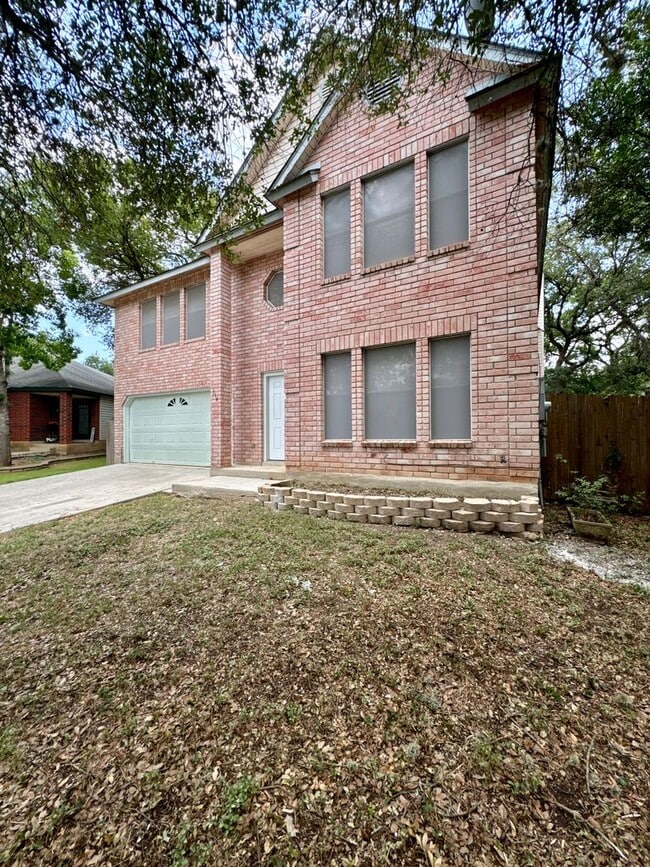 Building Photo - Welcome to this charming 3-bedroom, 2.5-ba... Rental