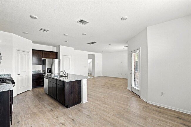 Photo - 429 Brody Ln