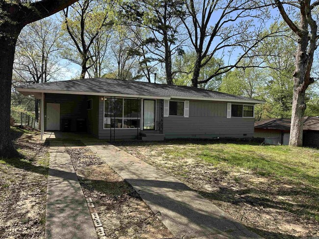 Building Photo - 6 Ivy Dr Rental