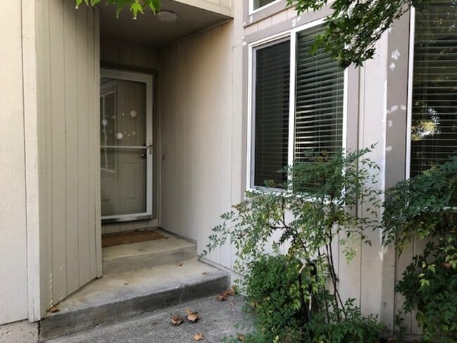 Photo - 1304 Foothill Dr