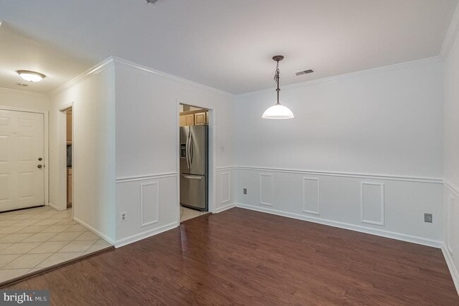 Building Photo - 2811 Lee Oaks Ct Unit 304