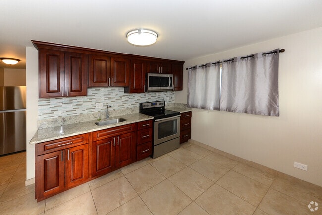 Building Photo - 2011 Aupuni St Unit Front 2 Rental