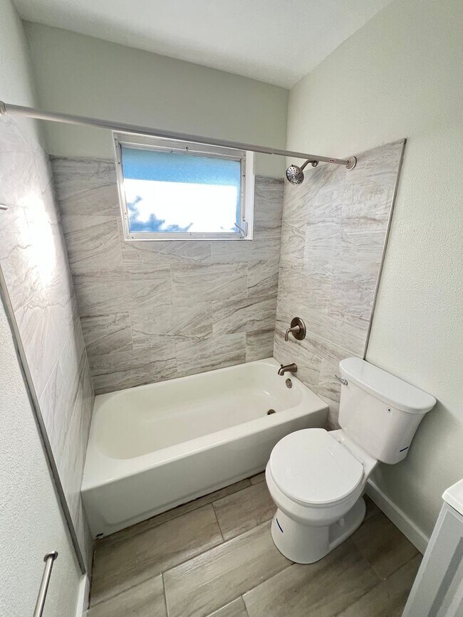 Photo - Gateway Unit 6351