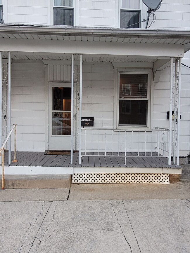 Building Photo - 40 N Chestnut St Unit 1