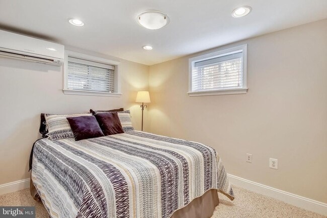 Photo - 905 Quackenbos St NW