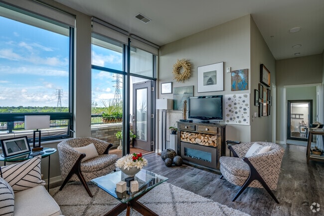 2 BR, 2 BA - 929SF