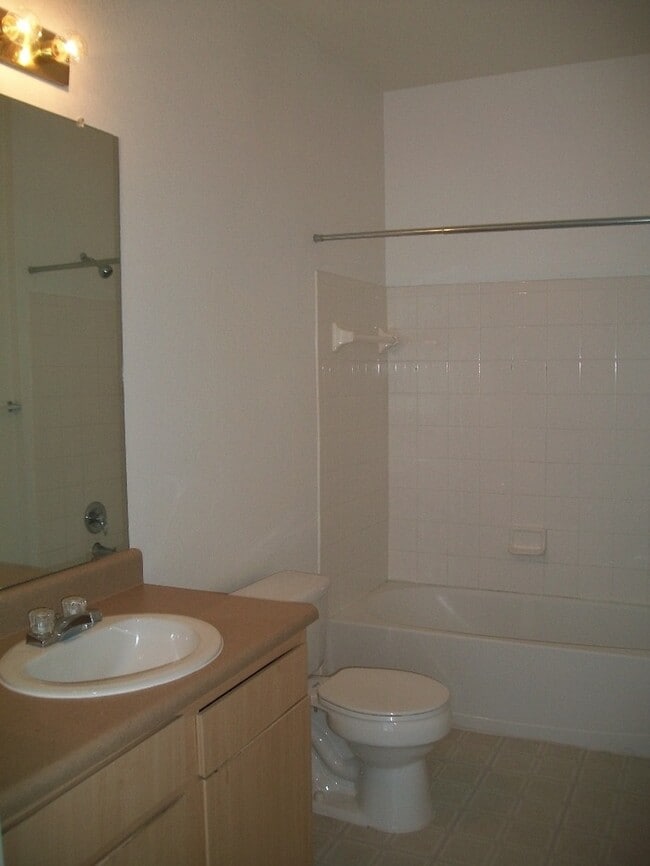 Photo - 2000 Erving Cir Unit 6 308
