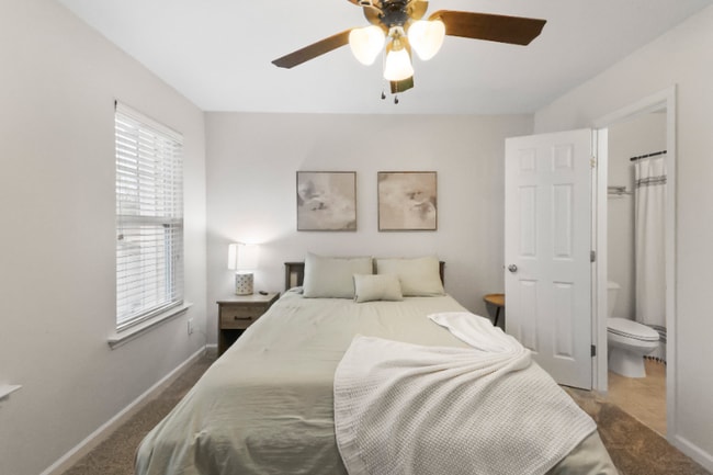 Photo - 100-100 Stratford Lakes Dr