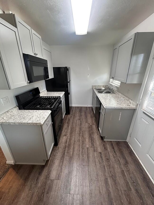 Photo - 718 Sunny Ln