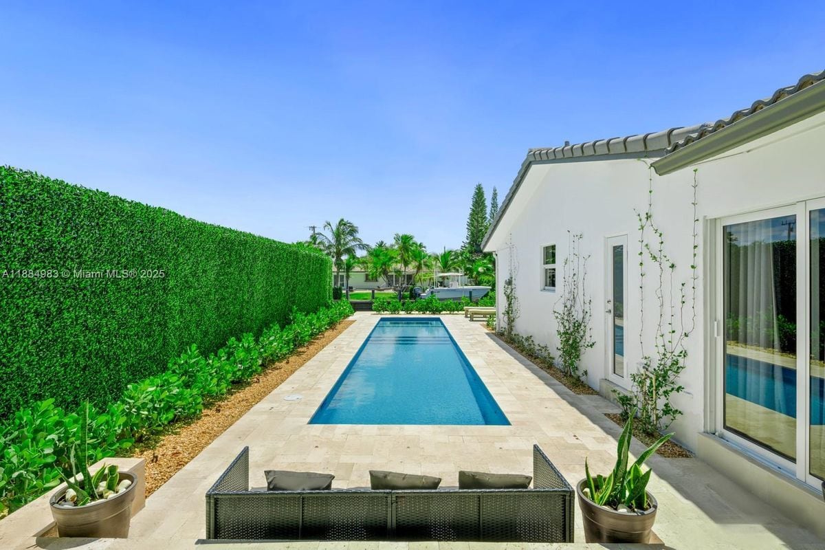 Photo - 2830 NE 56th Ct