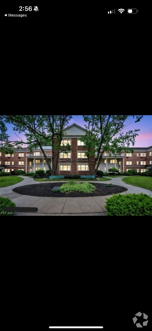 Building Photo - 15825 Van Aken Blvd Rental