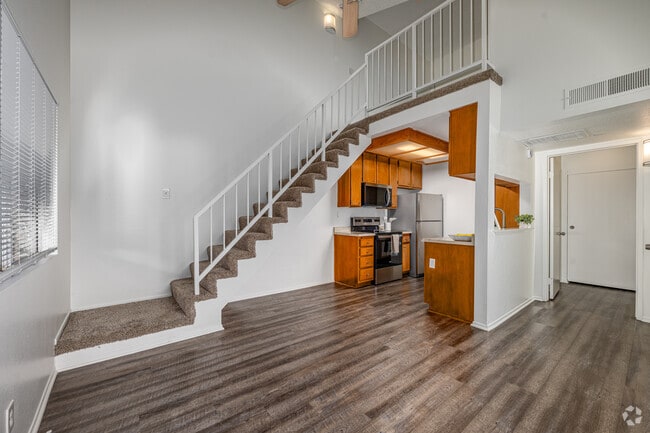 1 habitación, 1 baño - 770 pies cuadrados - Comedor - Las Flores Apartments