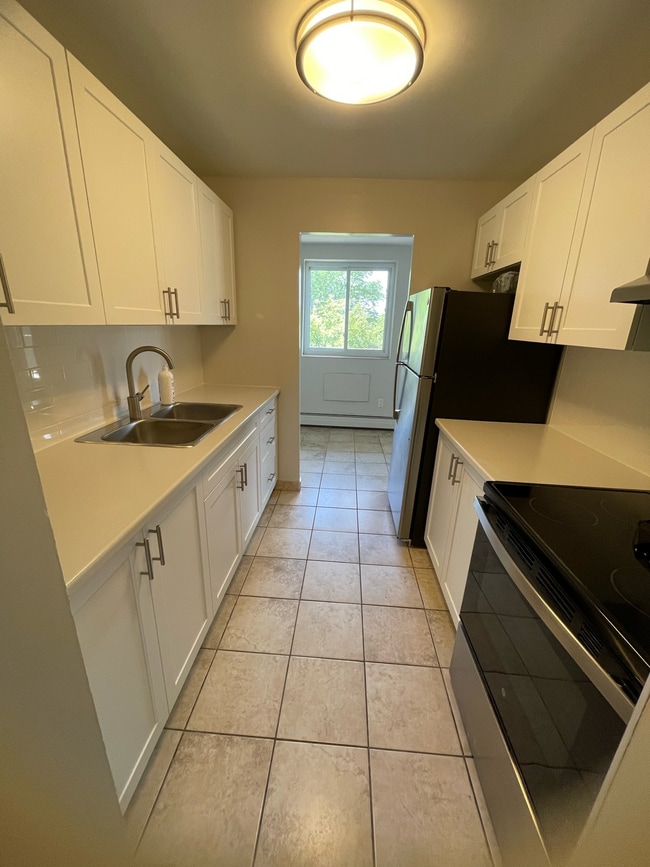 Building Photo - 301-455 Sandys St Chatham ON N7L 4H2 Unit 301