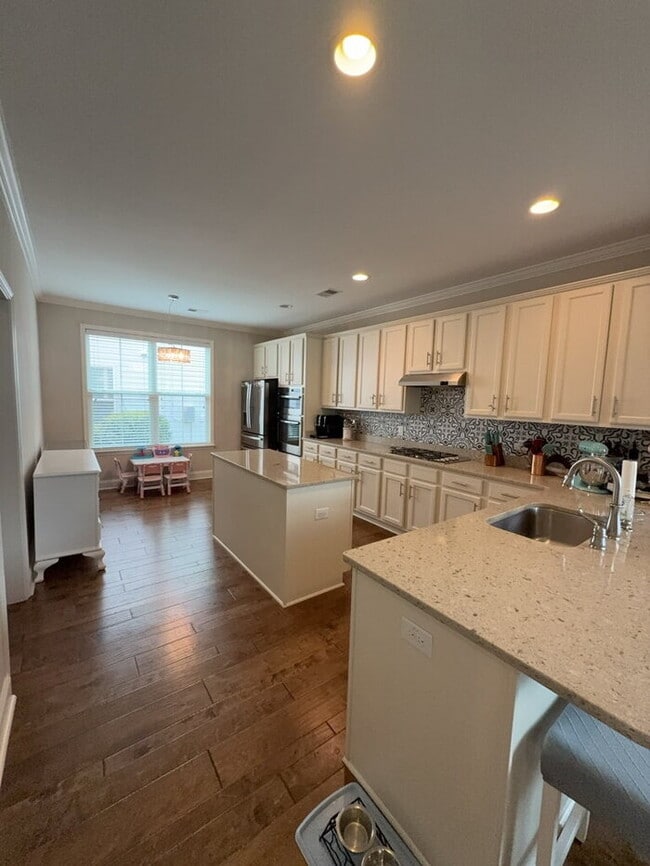Photo - 302 Pond Hill Ct