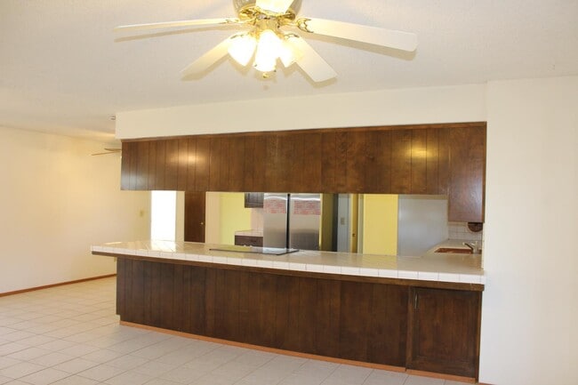 Photo - 1985 Lynn Ln