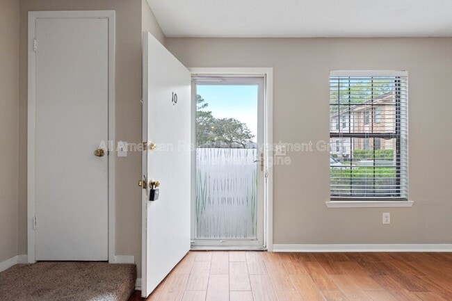 Photo - 611 Center St