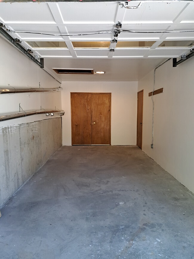 Photo - 510 E 8th St Unit Upstairs