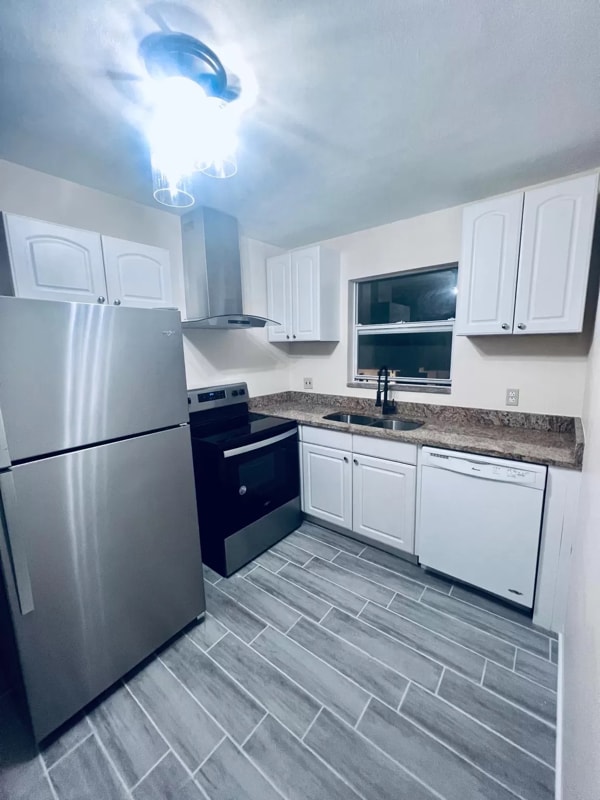 Photo - 5645 Central Ave