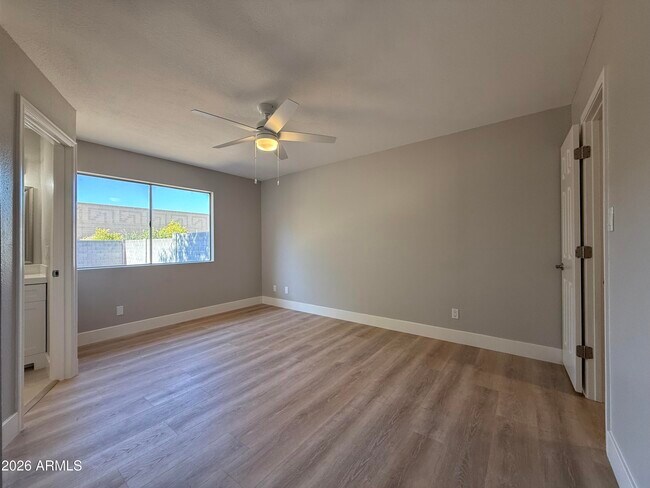 Photo - 2340 E Isabella Ave