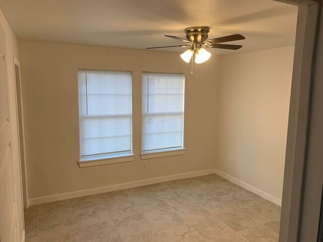 Photo - 3301 S Louisiana Ave Unit Apt 4