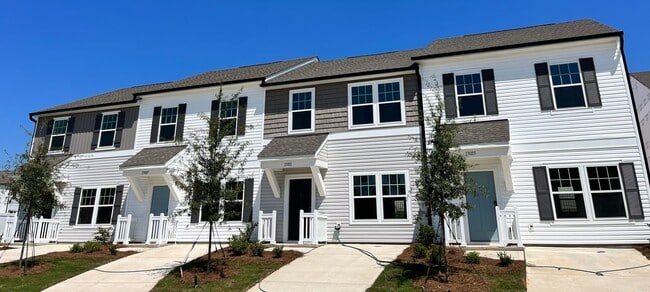 Building Photo - BEAUTIFUL 3BD/2.5BTH Townhome - MALLARD CR...