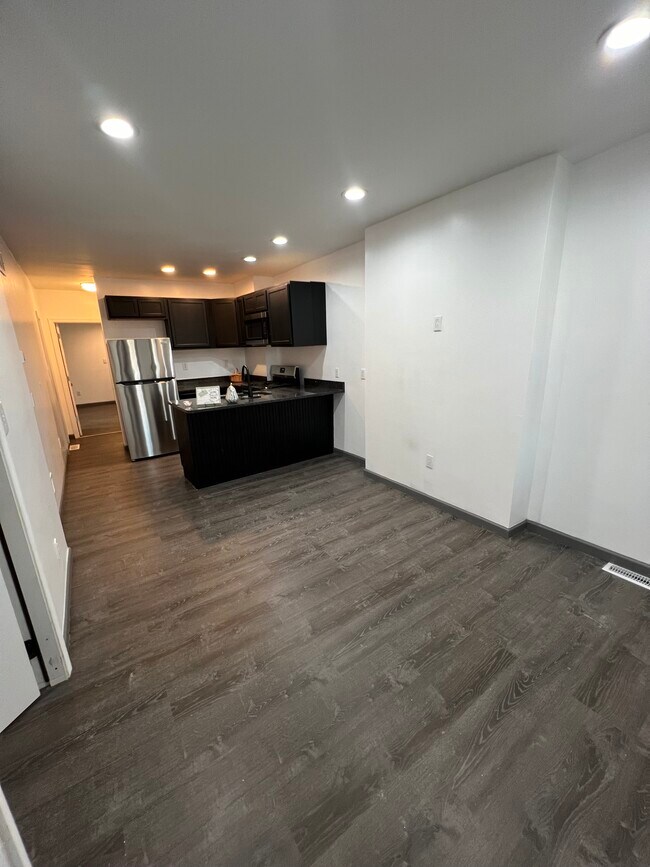 Photo - 406 E 12th St