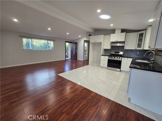 14201 Paul Wy