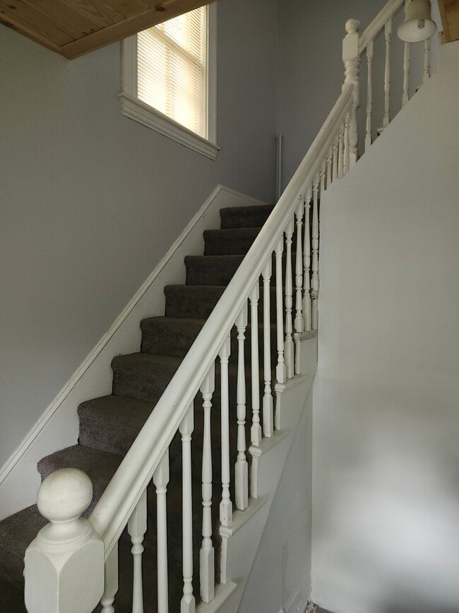 Building Photo - 10 Abbott St Unit Apt 2